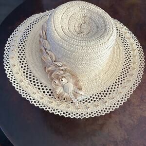 Handmade woven natural straw women’s hat with straw flowers reticulated brim